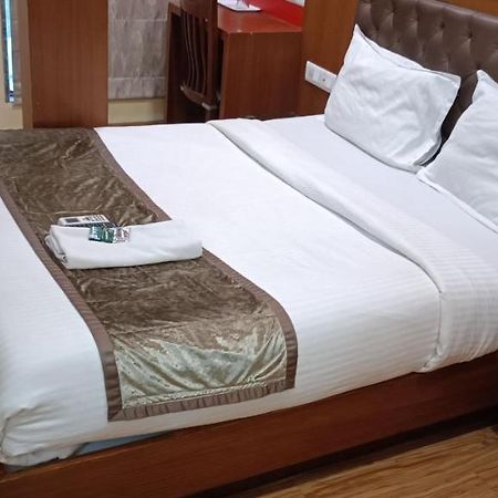 Hotel A Suites Мумбаи Экстерьер фото